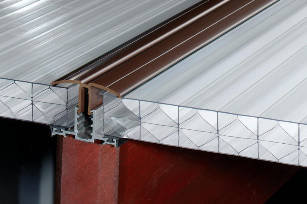 Benefits for having a polycarbonate roof